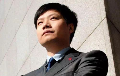 为了挑张壁纸看了100万张照片的勤奋雷布斯···